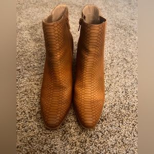 Women’s booties size 6.5